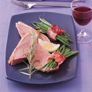 Lammkeule mit Speckbohnen Lammkeule mit Speckbohnen