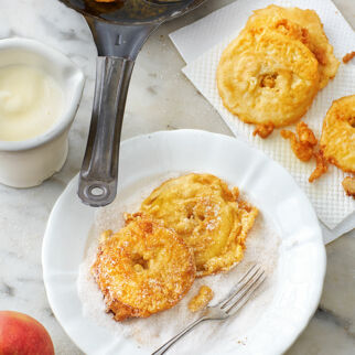 Apfelküchle mit Federweißer-Schaum Apfelküchle mit Federweißer-Schaum