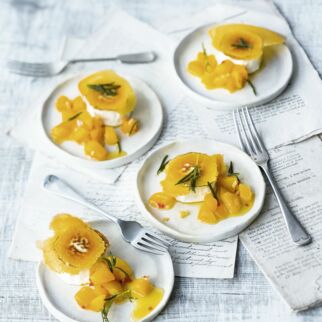 Ziegenkäse mit Aprikosensalsa Ziegenkäse mit Aprikosensalsa