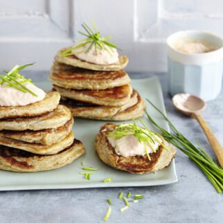 Kartoffel-Blini mit Räucherlachscreme Kartoffel-Blini mit Räucherlachscreme