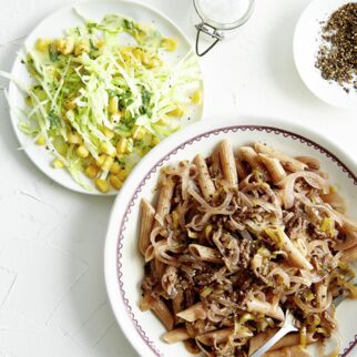 Vollkornnudeln mit Zwiebel-Lauch-Ragout Vollkornnudeln mit Zwiebel-Lauch-Ragout