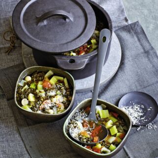 Schwarzkohleintopf mit Fenchel, Champignons und Tomaten Schwarzkohleintopf mit Fenchel, Champignons und Tomaten