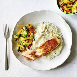 Lachs mit Mango-Salsa und Kokos-Reis Lachs mit Mango-Salsa und Kokos-Reis