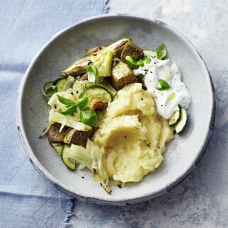 Selleriestampf mit Ofengemüse und Dip Selleriestampf mit Ofengemüse und Dip