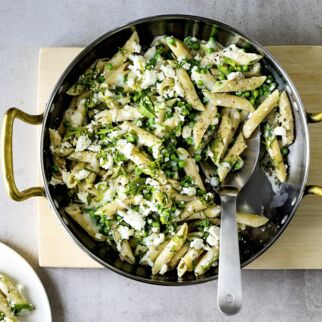 Penne mit Erbsen und Feta Penne mit Erbsen und Feta