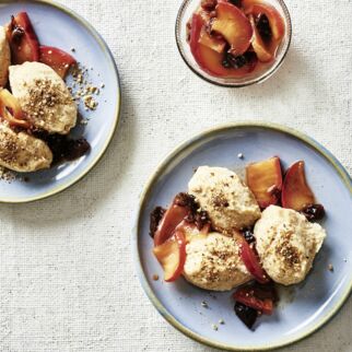 Topfenknödel mit
Apfelkompott Topfenknödel mit
Apfelkompott