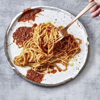 Spaghetti mit Pesto rosso soffritto Spaghetti mit Pesto rosso soffritto