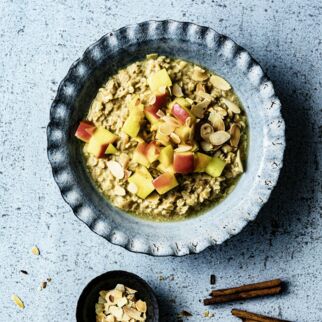 Kokos-Porridge mit Apfelkompott Kokos-Porridge mit Apfelkompott