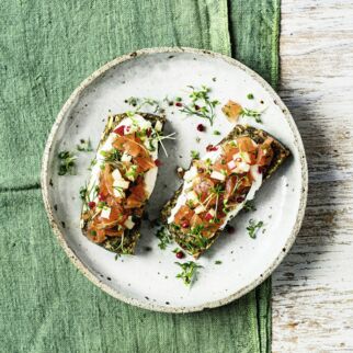 Wildlachstatar auf Haferflockenbrot Wildlachstatar auf Haferflockenbrot