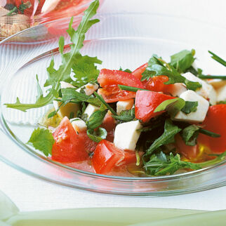 Kräuter-Tomatensalat mit Mozzarella Kräuter-Tomatensalat mit Mozzarella