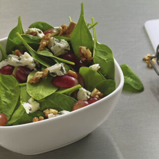 Spinatsalat mit Roquefort und Trauben Spinatsalat mit Roquefort und Trauben