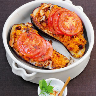 Bulgur-Auberginen mit Kräuter-Joghurt-Dip Bulgur-Auberginen mit Kräuter-Joghurt-Dip