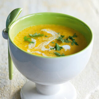 Möhrencremesuppe mit Curry Möhrencremesuppe mit Curry