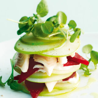 Millefeuille von Apfel, Forelle und roter Bete Millefeuille von Apfel, Forelle und roter Bete
