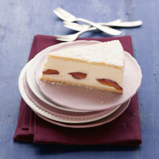 Käsesahnetorte mit Pflaumen Käsesahnetorte mit Pflaumen