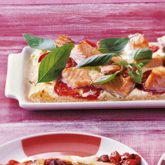 Lachs-Pizza mit Basilikum Lachs-Pizza mit Basilikum