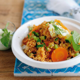 Gemüse-Couscous mit Minzjoghurt Gemüse-Couscous mit Minzjoghurt