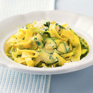 Pasta mit Zucchinisauce Pasta mit Zucchinisauce