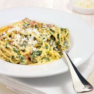 Pasta mit Kräuter-Carbonara Pasta mit Kräuter-Carbonara