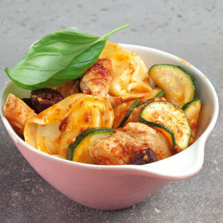 Tortellini mit Pute und Zucchini Tortellini mit Pute und Zucchini