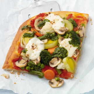 Gemüsepizza mit Pesto Gemüsepizza mit Pesto