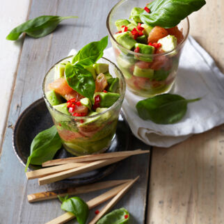 Avocado-Grapefruit-Salat mit Basilikum Avocado-Grapefruit-Salat mit Basilikum