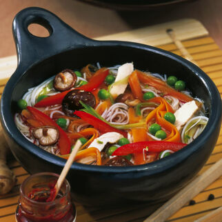 Asia-Eintopf mit Glasnudeln Asia-Eintopf mit Glasnudeln