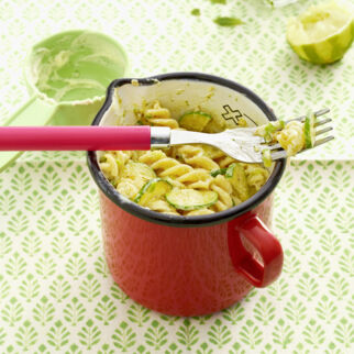 Zucchini-Minze-Nudeln Zucchini-Minze-Nudeln