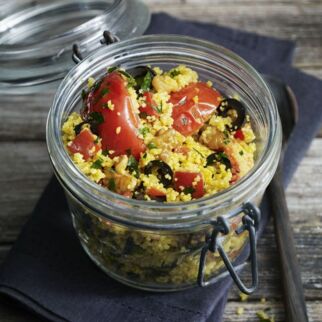 Couscous mit Oliven und Walnüssen Couscous mit Oliven und Walnüssen