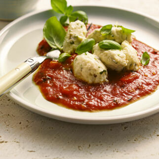 Ricotta-Gnocchi mit Tomatensauce Ricotta-Gnocchi mit Tomatensauce