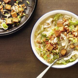 Reissuppe mit Räuchertofu Reissuppe mit Räuchertofu