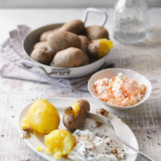 Pellkartoffeln mit zweierlei Dips Pellkartoffeln mit zweierlei Dips