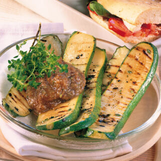 Zucchini mit Nuss-Sauce Zucchini mit Nuss-Sauce