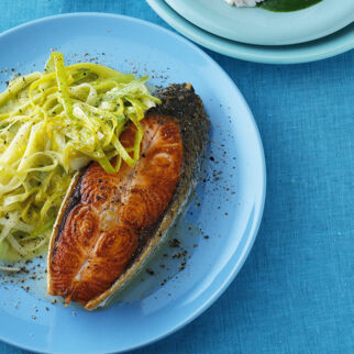 Lachs auf Lauchgemüse Lachs auf Lauchgemüse