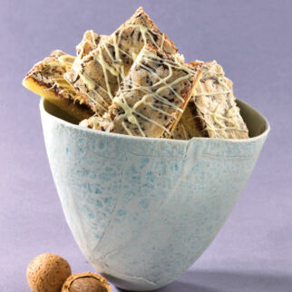 Schokoladen-Mazurek mit Mandeln und Rosinen Schokoladen-Mazurek mit Mandeln und Rosinen