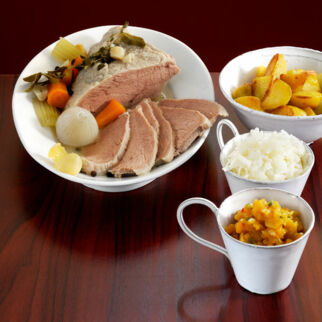 Kalbstafelspitz mit zwei Saucen Kalbstafelspitz mit zwei Saucen