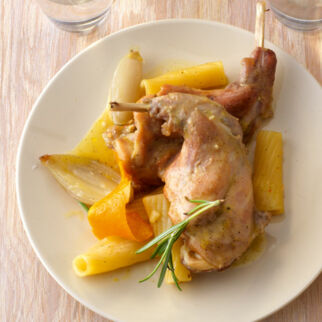 Kaninchen mit Nudeln in Orangensauce Kaninchen mit Nudeln in Orangensauce