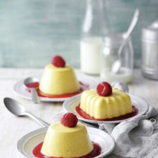 Pannacottamit Himbeercoulis Pannacottamit Himbeercoulis