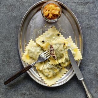 Blutwurst-Maultaschen mit Apfelkompott Blutwurst-Maultaschen mit Apfelkompott