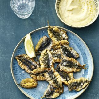 Gebratene Sardellen mit Zitronen-Aioli Gebratene Sardellen mit Zitronen-Aioli
