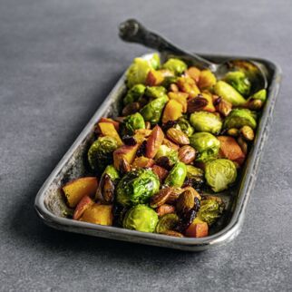 Rosenkohl mit Kuerbis und Mandeln Rosenkohl mit Kuerbis und Mandeln