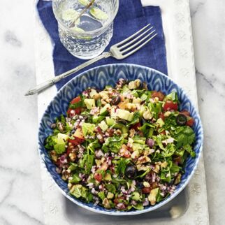 Türkischer Bauernsalat mit Avocado Türkischer Bauernsalat mit Avocado