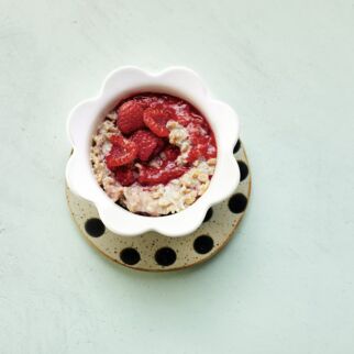 Dinkel-Porridge mit Beeren Dinkel-Porridge mit Beeren