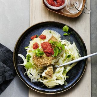 Sesamfisch mit Fenchelsalat und Tomatendip Sesamfisch mit Fenchelsalat und Tomatendip