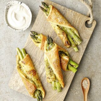 Spargel-Blätterteig-Taschen mit Pesto Spargel-Blätterteig-Taschen mit Pesto