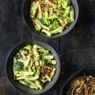 Brokkoli-Pasta mit Mandel-Pangrattato Brokkoli-Pasta mit Mandel-Pangrattato