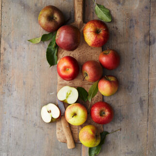 Ganze und halbe, rot-grüne Äpfel - Alle Rezepte mit Äpfeln Äpfel