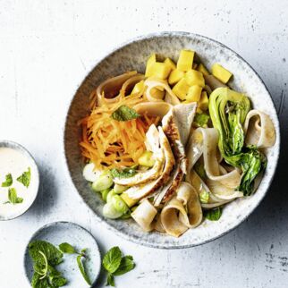 Thai-Chicken-Bowl mit KokosSauce Thai-Chicken-Bowl mit KokosSauce
