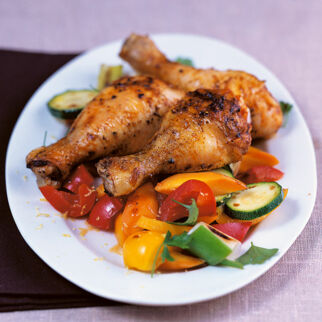 Hähnchenschenkel mit buntem Gemüse Hähnchenschenkel mit buntem Gemüse