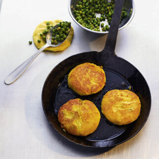 Knusprige Kartoffel-Erbsen-Plätzchen Knusprige Kartoffel-Erbsen-Plätzchen